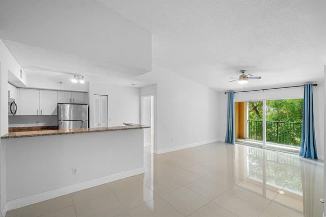 131 Yacht Club Way # 307, Hypoluxo FL 33462 - Hypoluxo, FL - Photo 4