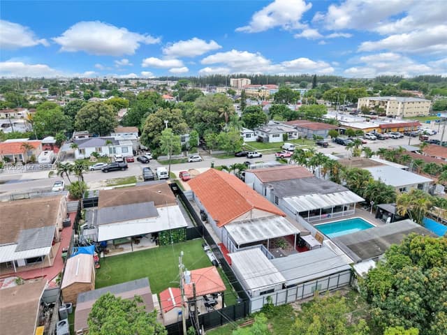451 E 37st, Hialeah FL 33013 - Hialeah, FL - Photo 2
