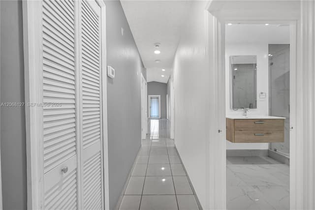 451 E 37st, Hialeah FL 33013 - Hialeah, FL - Photo 7