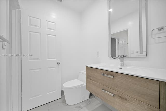 451 E 37st, Hialeah FL 33013 - Hialeah, FL - Photo 5