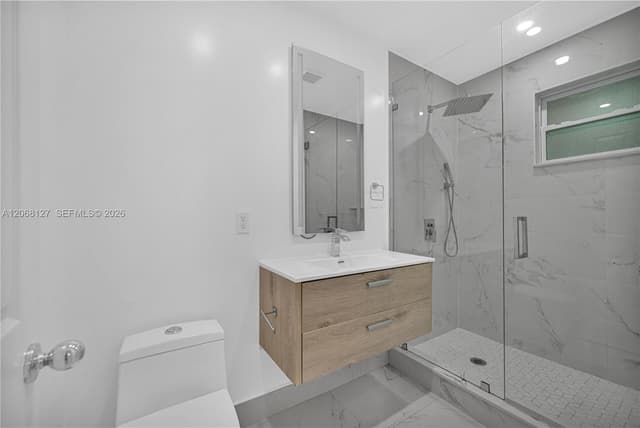 451 E 37st, Hialeah FL 33013 - Hialeah, FL - Photo 4