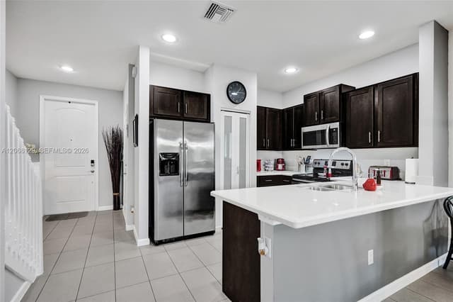 4204 N Dixie Hwy # 1, Oakland Park FL 33334 - Oakland Park, FL - Photo 5