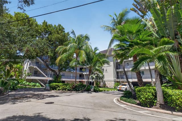 6815 Edgewater Dr # 301, Coral Gables FL 33133 - Coral Gables, FL - Photo 4