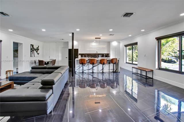 2457 NE 27th Ter, Fort Lauderdale FL 33305 - Fort Lauderdale, FL - Photo 2