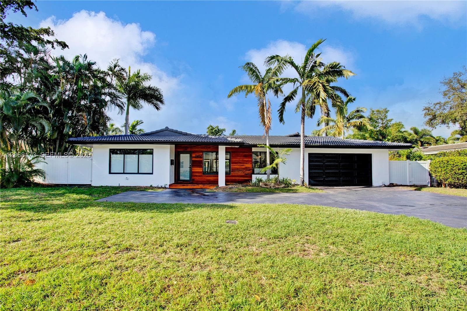 2457 NE 27th Ter, Fort Lauderdale FL 33305 - Fort Lauderdale, FL - Photo 1