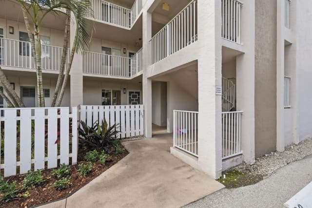 6112 HUNTWICK Terrace # 108, Delray Beach FL 33484 - Delray Beach, FL - Photo 2