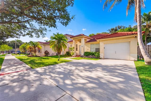13976 S Cypress Cove Cir, Davie FL 33325 - Davie, FL - Photo 2