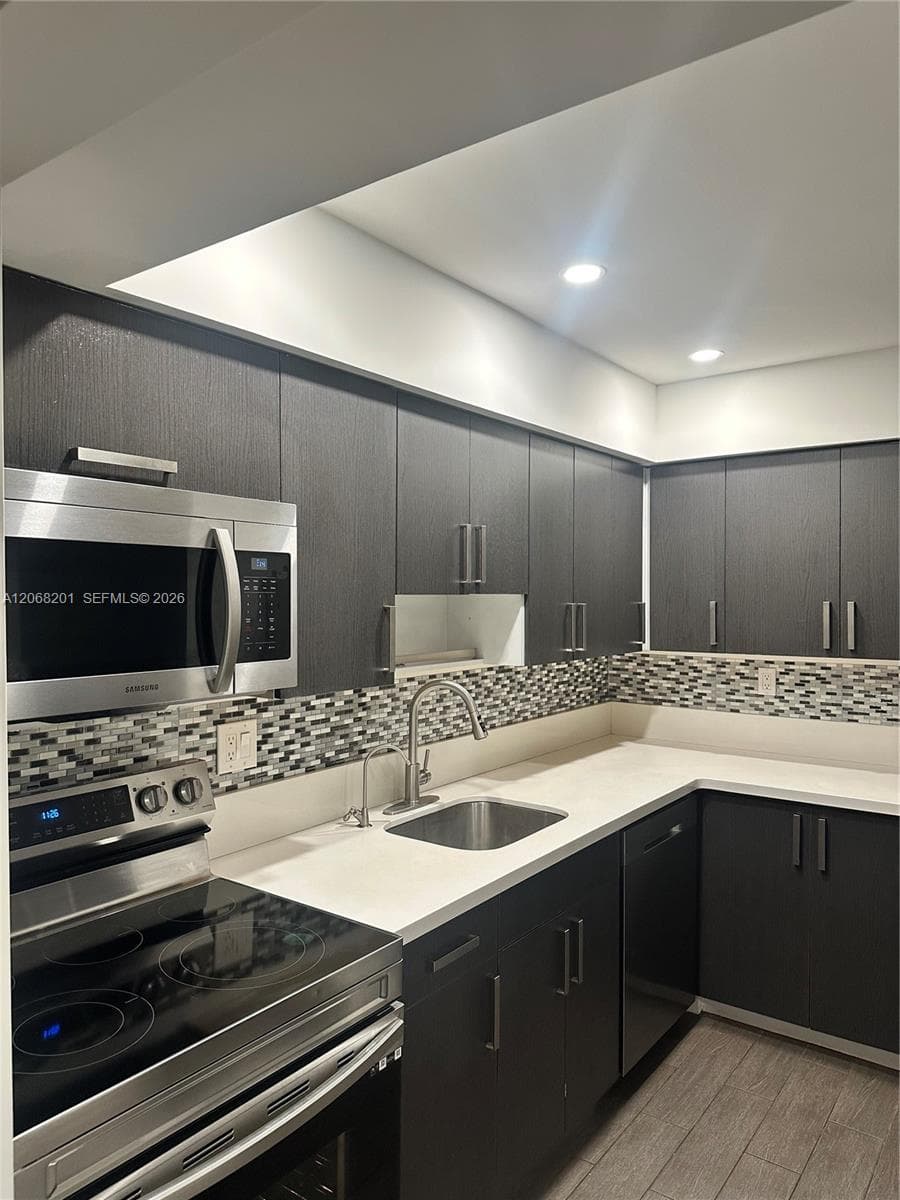 9449 SW 76th St # T5, Miami FL 33173 - Miami, FL - Photo 1