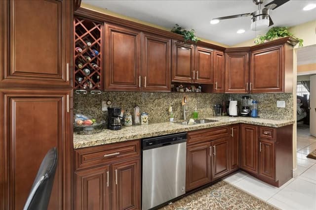 4290 NW 49th Terrace NW, Lauderdale Lakes FL 33319 - Lauderdale Lakes, FL - Photo 7