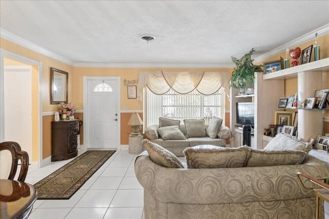 4290 NW 49th Terrace NW, Lauderdale Lakes FL 33319 - Lauderdale Lakes, FL - Photo 3