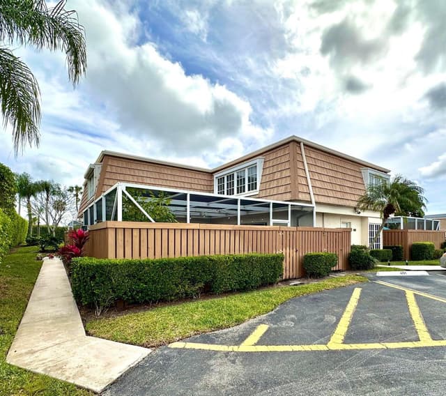 11551 WINCHESTER Drive, Palm Beach Gardens FL 33410 - Palm Beach Gardens, FL - Photo 2