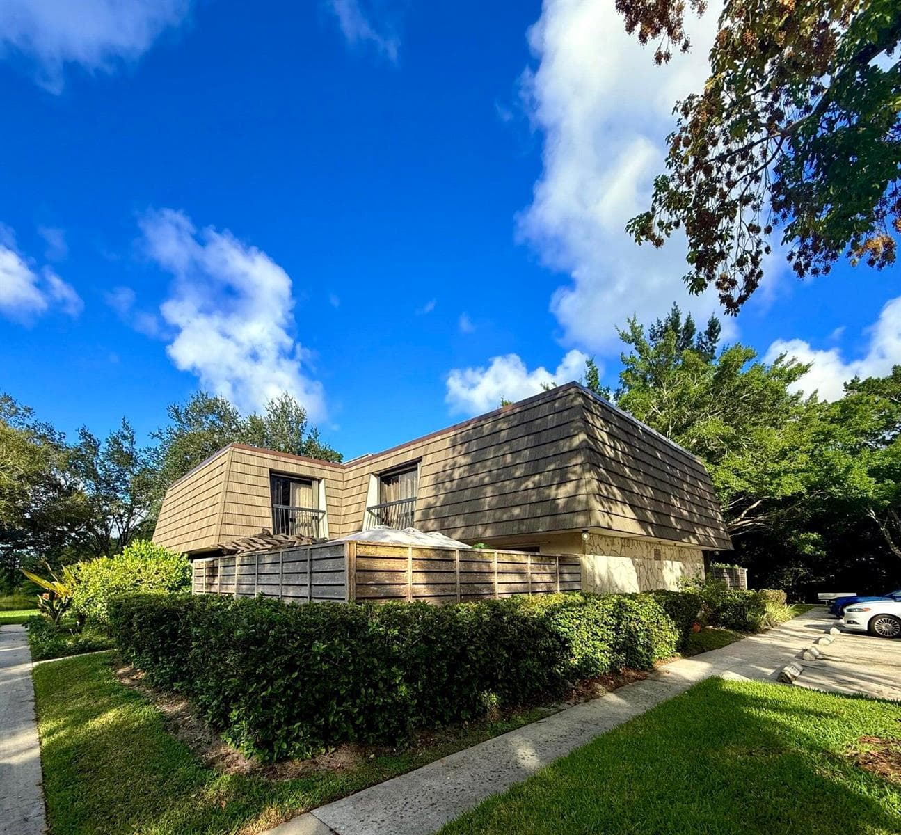903 9TH Terrace, Palm Beach Gardens FL 33418 - Palm Beach Gardens, FL - Photo 1