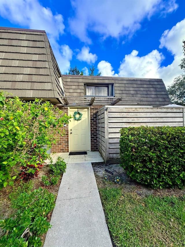 903 9TH Terrace, Palm Beach Gardens FL 33418 - Palm Beach Gardens, FL - Photo 4