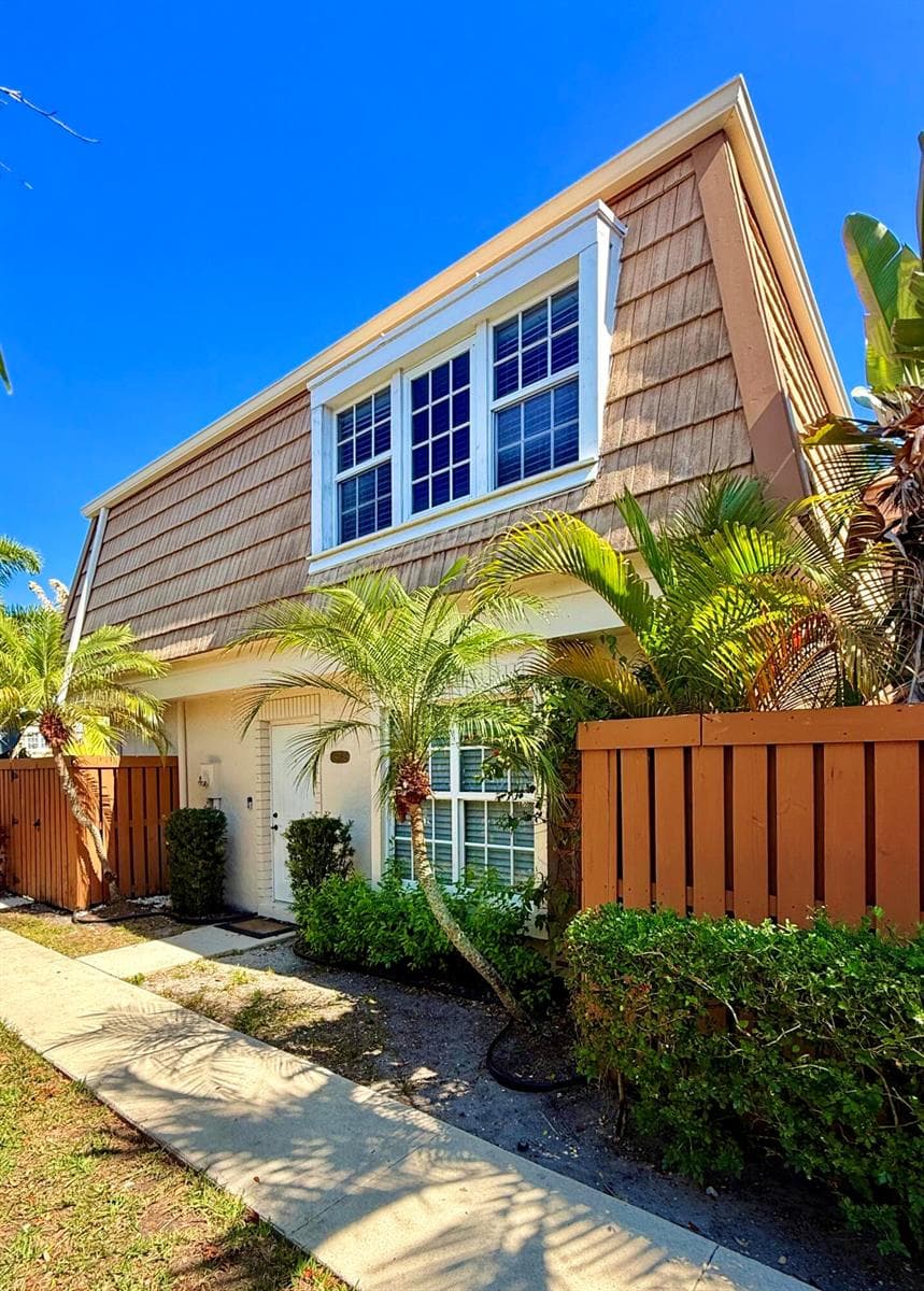 11584 WINCHESTER Drive, Palm Beach Gardens FL 33410 - Palm Beach Gardens, FL - Photo 1