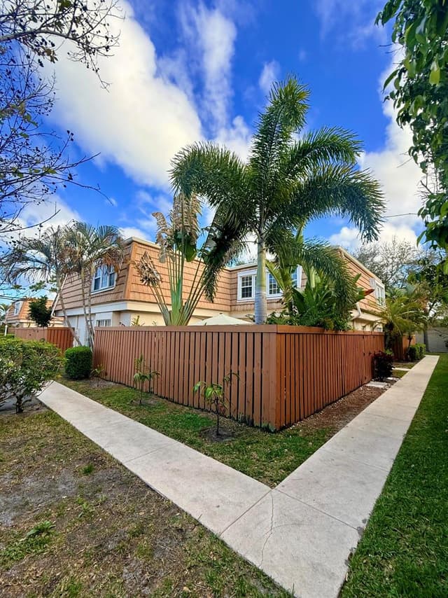 11584 WINCHESTER Drive, Palm Beach Gardens FL 33410 - Palm Beach Gardens, FL - Photo 4