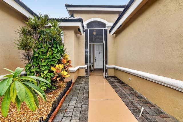 6783 Las Colinas Court, Lake Worth FL 33463 - Lake Worth, FL - Photo 2