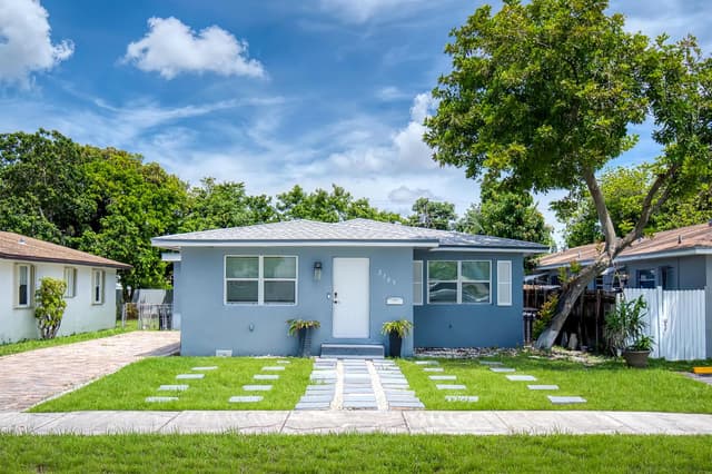 2709 Dewey Street, Hollywood FL 33020 - Hollywood, FL - Photo 2