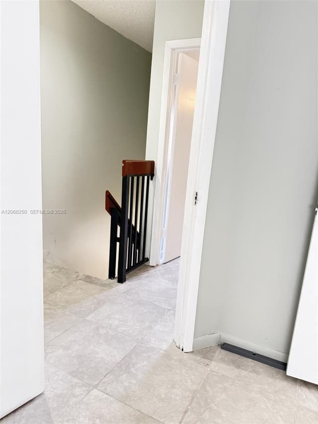 1701 W 42nd Pl # 10, Hialeah FL 33012 - Hialeah, FL - Photo 6