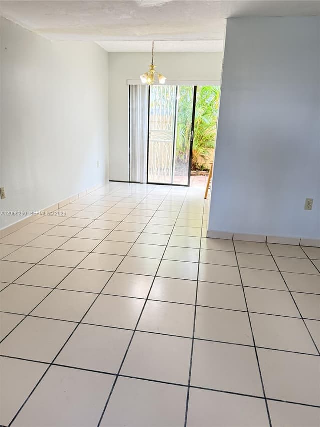 1701 W 42nd Pl # 10, Hialeah FL 33012 - Hialeah, FL - Photo 5