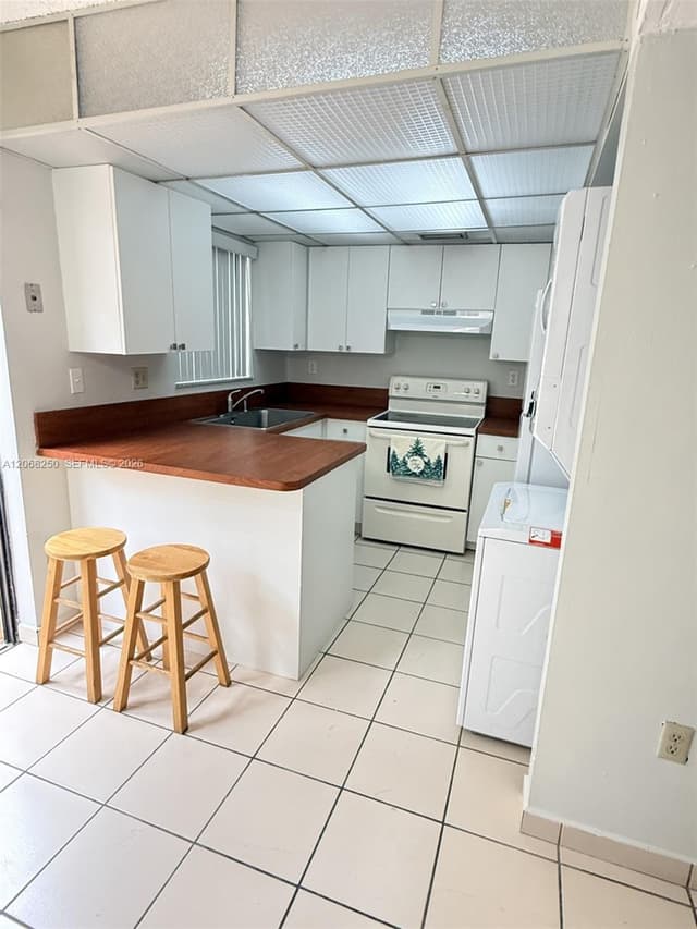 1701 W 42nd Pl # 10, Hialeah FL 33012 - Hialeah, FL - Photo 4