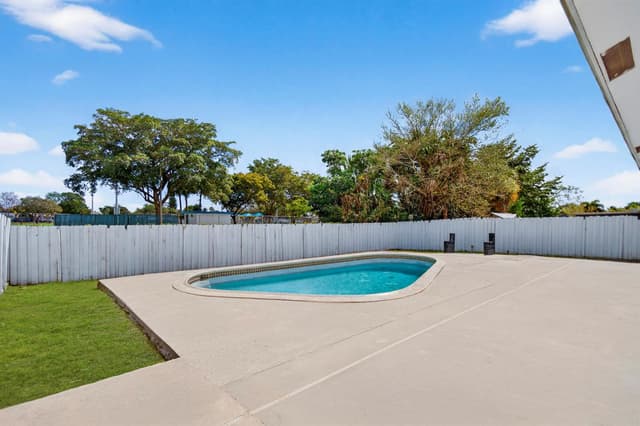405 SW 78TH Terrace, North Lauderdale FL 33068 - North Lauderdale, FL - Photo 7