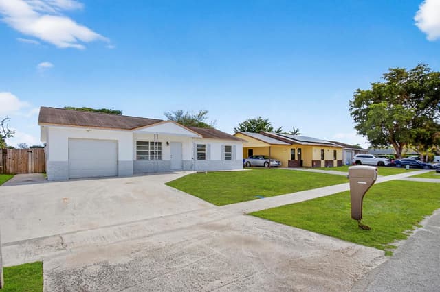 405 SW 78TH Terrace, North Lauderdale FL 33068 - North Lauderdale, FL - Photo 3