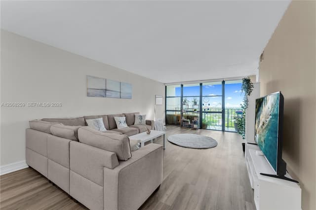 1000 Parkview Dr # 1007, Hallandale Beach FL 33009 - Hallandale Beach, FL - Photo 7