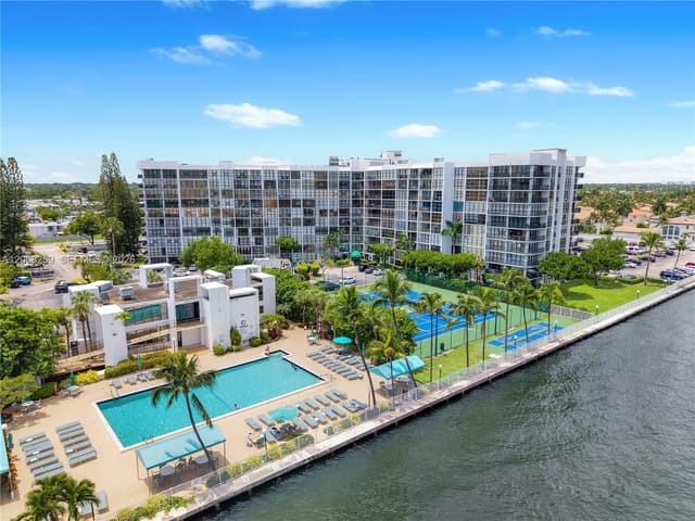 1000 Parkview Dr # 1007, Hallandale Beach FL 33009 - Hallandale Beach, FL - Photo 3