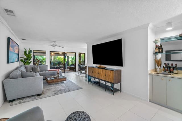50 PELICAN POINTE Drive # 2050, Delray Beach FL 33483 - Delray Beach, FL - Photo 4