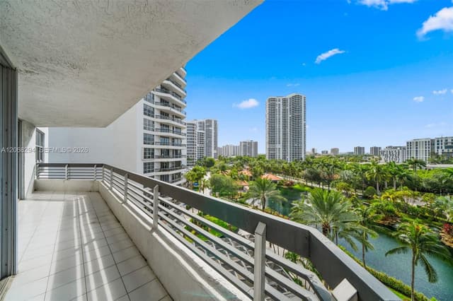 19101 NE 36th Ct # 807, Aventura FL 33180 - Aventura, FL - Photo 2