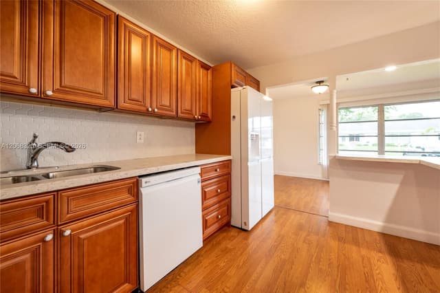 8555 NW 10th St # B106, Plantation FL 33322 - Plantation, FL - Photo 3