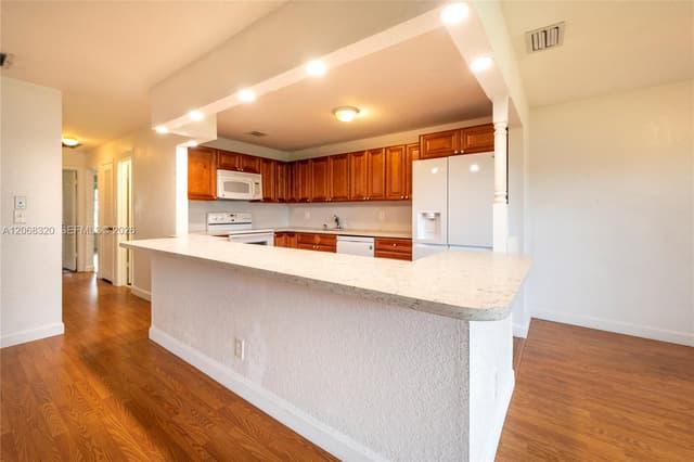 8555 NW 10th St # B106, Plantation FL 33322 - Plantation, FL - Photo 5