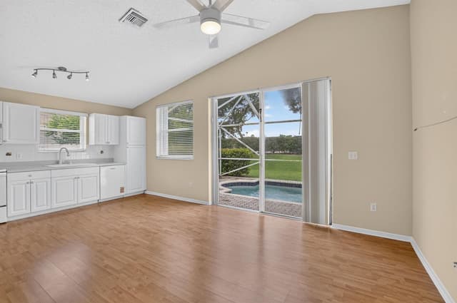 7666 Rockport Circle, Lake Worth FL 33467 - Lake Worth, FL - Photo 6
