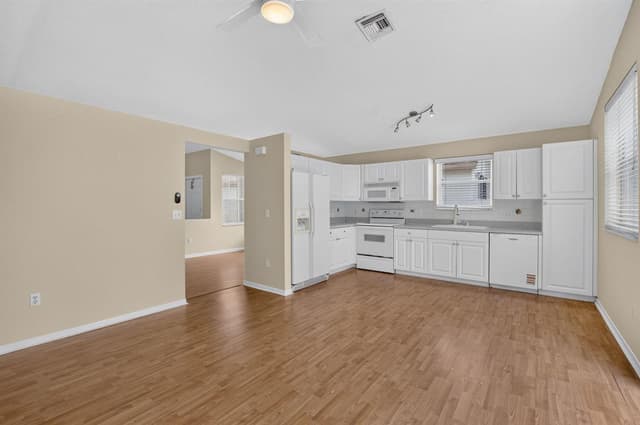 7666 Rockport Circle, Lake Worth FL 33467 - Lake Worth, FL - Photo 7