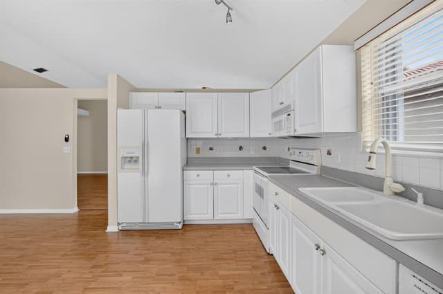 7666 Rockport Circle, Lake Worth FL 33467 - Lake Worth, FL - Photo 4