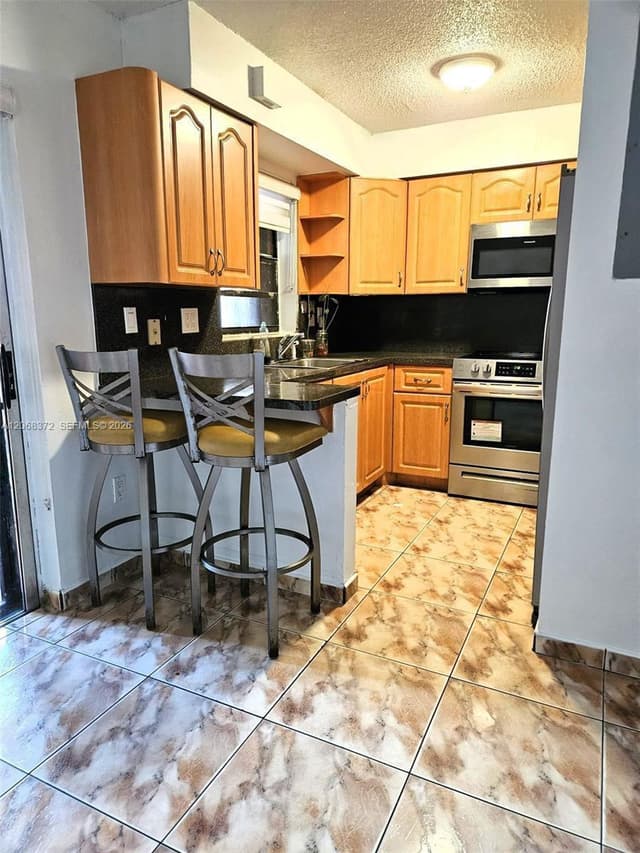 5274 W 25th Ln # 206, Hialeah FL 33016 - Hialeah, FL - Photo 4