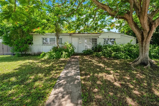 9280 Nautilus Dr, Cutler Bay FL 33189 - Cutler Bay, FL - Photo 2