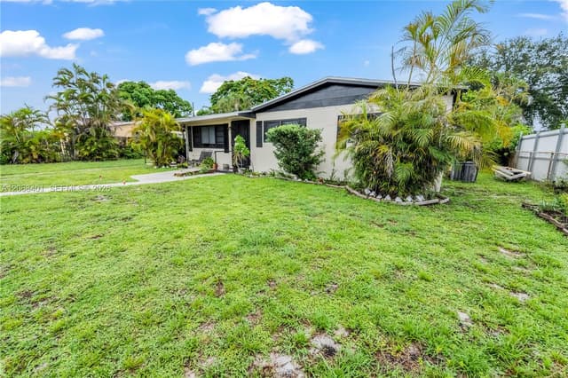 1365 NW 192nd Ter, Miami Gardens FL 33169 - Miami Gardens, FL - Photo 3