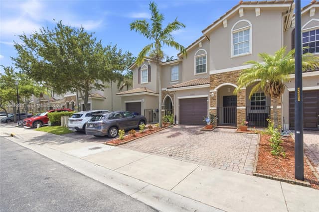 8906 SW 224th Ter, Cutler Bay FL 33190 - Cutler Bay, FL - Photo 2