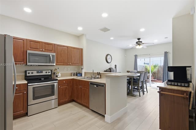 8906 SW 224th Ter, Cutler Bay FL 33190 - Cutler Bay, FL - Photo 7