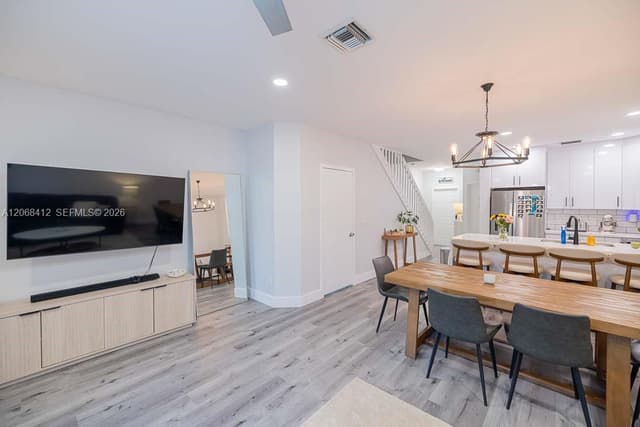 12171 SW 4th St, Pembroke Pines FL 33025 - Pembroke Pines, FL - Photo 5