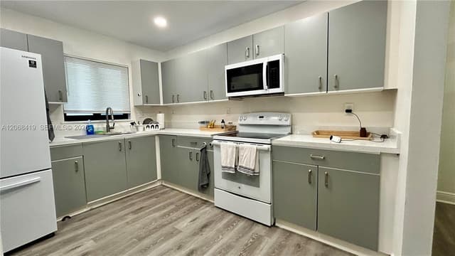 230 NW 8th Ave, Dania Beach FL 33004 - Dania Beach, FL - Photo 5