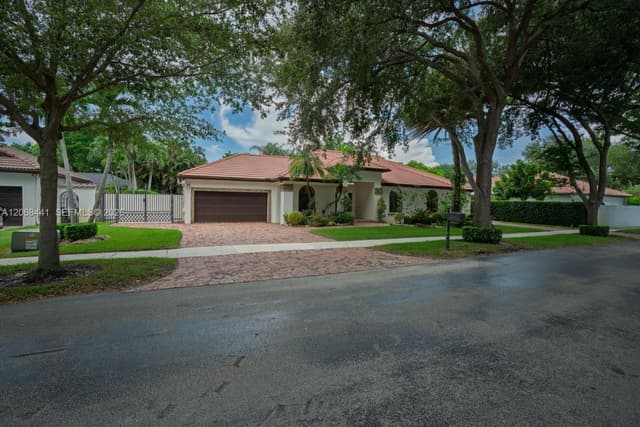 15600 NW 82nd Ct, Miami Lakes FL 33016 - Miami Lakes, FL - Photo 2