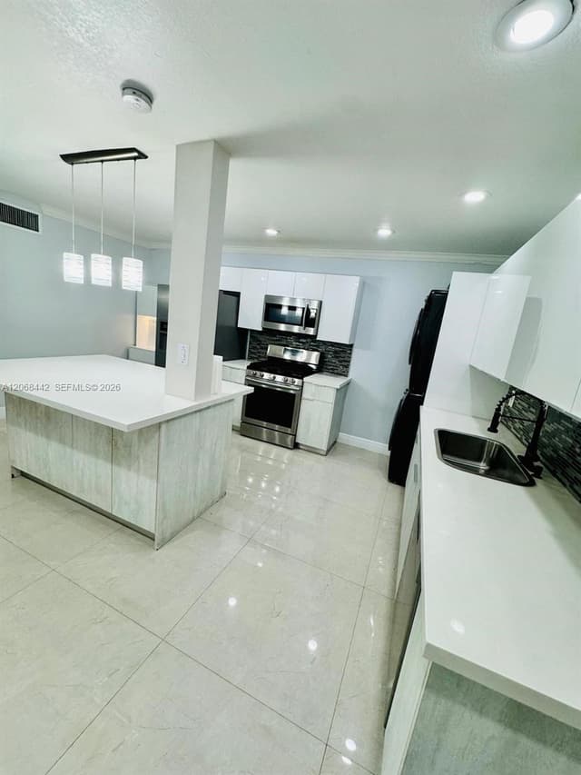6812 Brookline Dr # 6812, Hialeah FL 33015 - Hialeah, FL - Photo 4