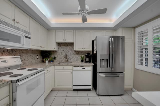 804 CYPRESS GROVE Lane # 210, Pompano Beach FL 33069 - Pompano Beach, FL - Photo 2