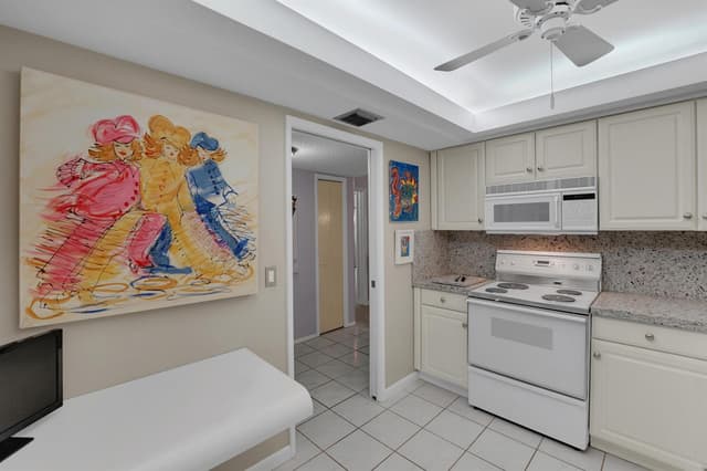 804 CYPRESS GROVE Lane # 210, Pompano Beach FL 33069 - Pompano Beach, FL - Photo 3