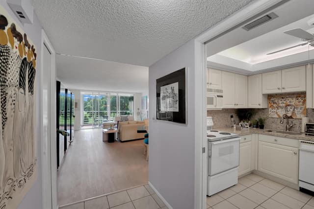 804 CYPRESS GROVE Lane # 210, Pompano Beach FL 33069 - Pompano Beach, FL - Photo 5