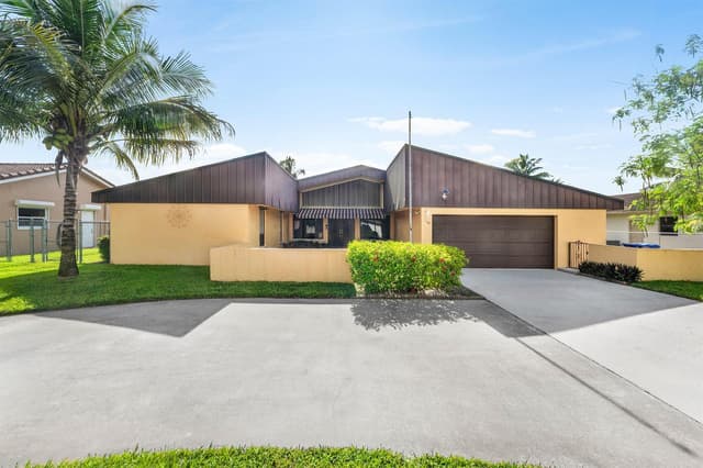 168 MEADOWLARK Drive, Royal Palm Beach FL 33411 - Royal Palm Beach, FL - Photo 2