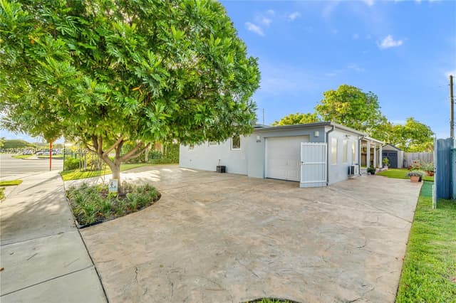 4275 SW 87th Ave, Miami FL 33165 - Miami, FL - Photo 2