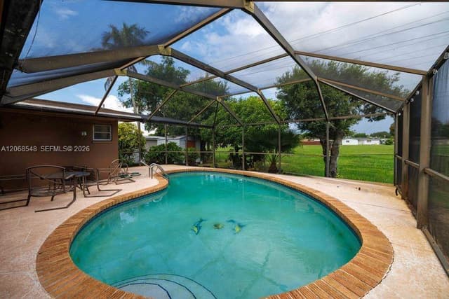 2160 NW 91st Ter, Pembroke Pines FL 33024 - Pembroke Pines, FL - Photo 2